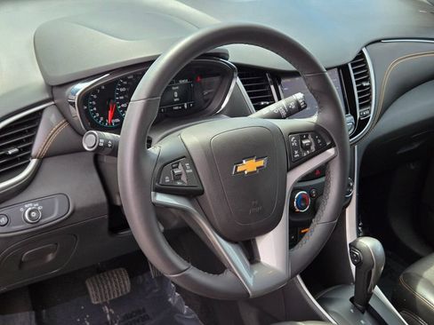 Used 2022 Chevrolet Trax LT w/ LT Convenience Package AWD/4WD image 19