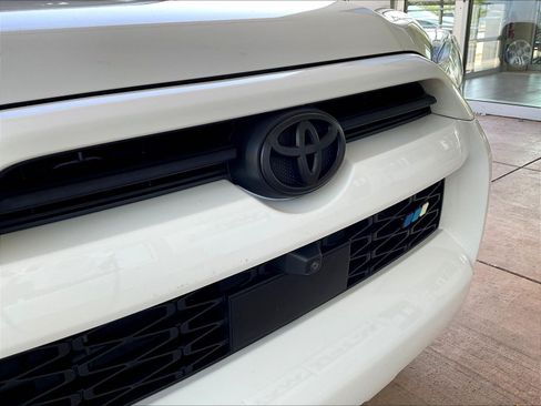 Used 2022 Toyota 4Runner SR5 Premium w/ Moonroof Package AWD/4WD image 31