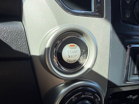 Used 2017 Nissan Titan PRO-4X AWD/4WD image 31