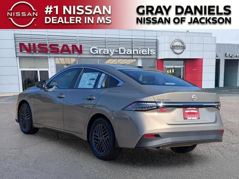 New 2026 Nissan Sentra SV w/ SV Convenience Package FWD image 5