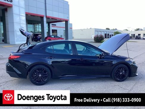 Used 2025 Toyota Camry SE image 13