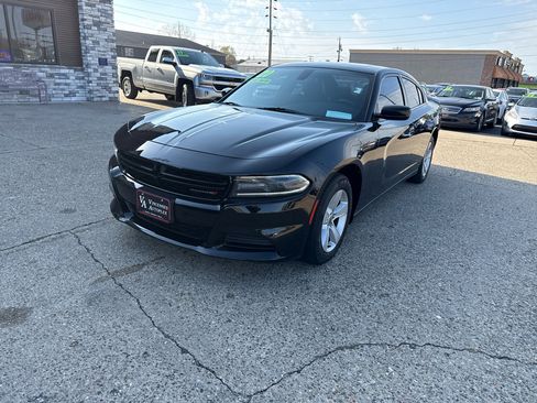 Used 2020 Dodge Charger SXT w/ Leather Interior Group image 8
