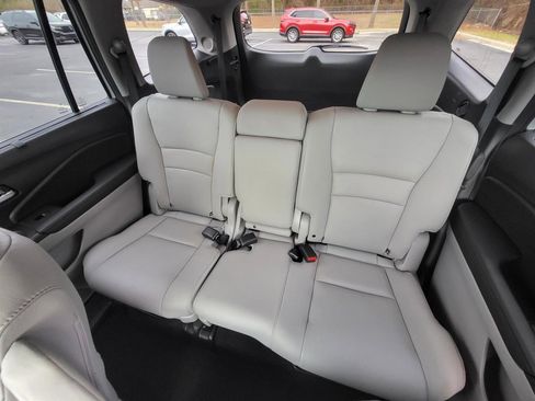 Used 2017 Honda Pilot Touring image 14