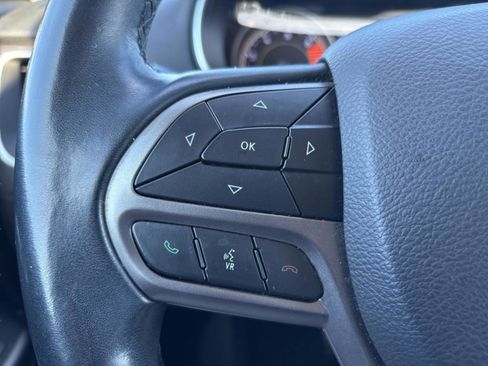 Used 2019 Jeep Cherokee Latitude Plus image 14