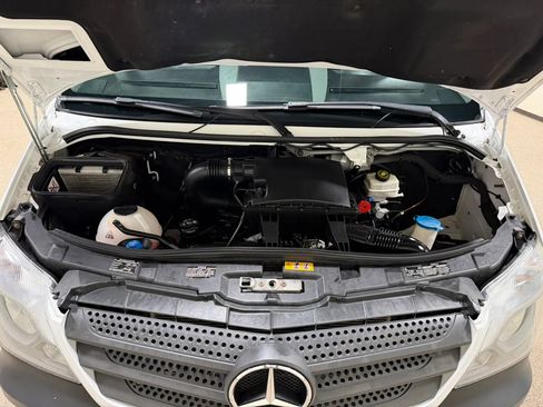 Used 2018 Mercedes-Benz Sprinter 2500 image 58