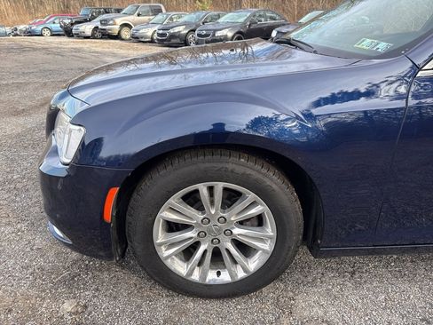 Used 2017 Chrysler 300 Limited image 6