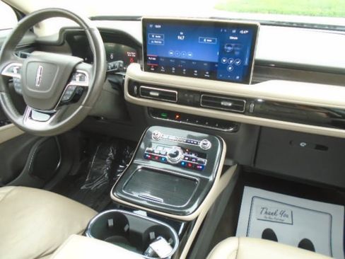 Used 2022 Lincoln Nautilus Reserve w/ Equipment Group 201A AWD/4WD image 10
