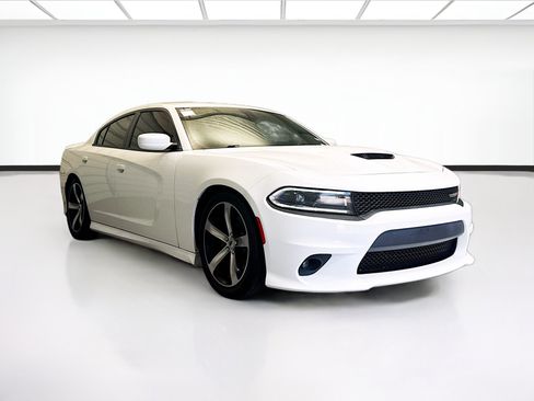 Used 2019 Dodge Charger GT RWD image 3