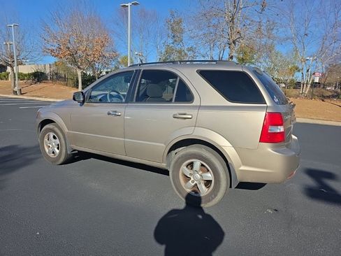 Used 2008 Kia Sorento LX image 4