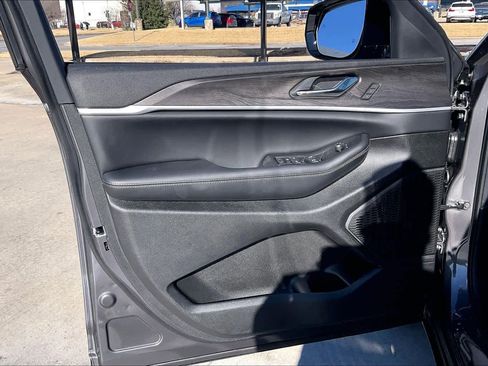 New 2025 Jeep Grand Cherokee Limited w/ Trailer Tow Package image 10