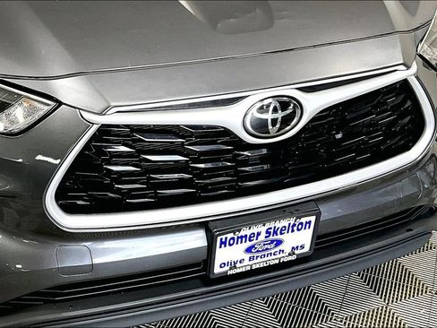 Used 2022 Toyota Highlander XLE image 30