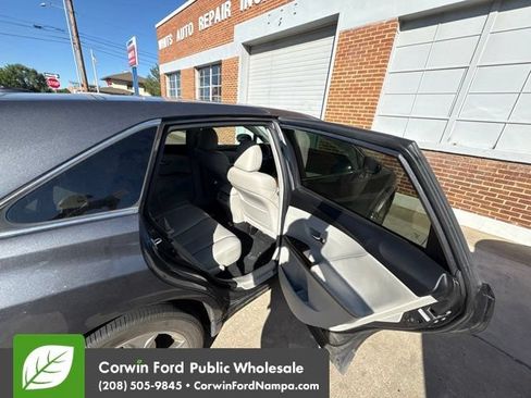 Used 2010 Toyota Venza AWD image 12