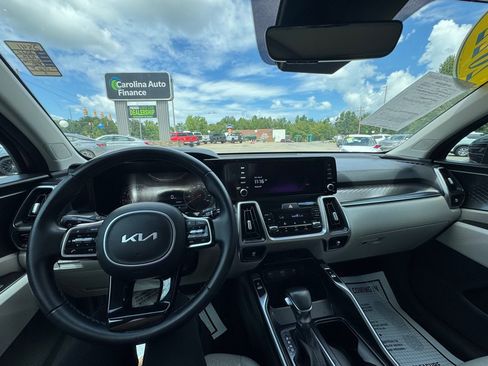 Used 2022 Kia Sorento S w/ Panoramic Sunroof Package FWD image 10