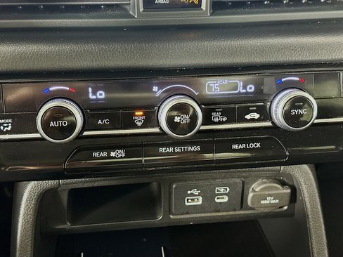 Used 2023 Honda Pilot Touring image 23