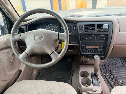 Used 2004 Toyota Tacoma 2WD Regular Cab image 15