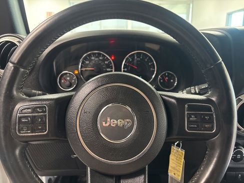 Used 2017 Jeep Wrangler Unlimited Sahara w/ Connectivity Group AWD/4WD image 14