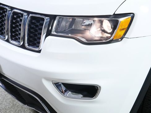 Used 2020 Jeep Grand Cherokee Limited image 16