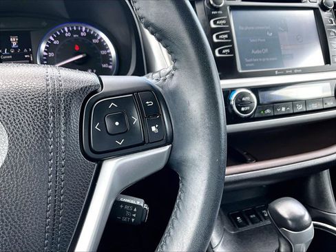 Used 2016 Toyota Highlander XLE AWD/4WD image 19