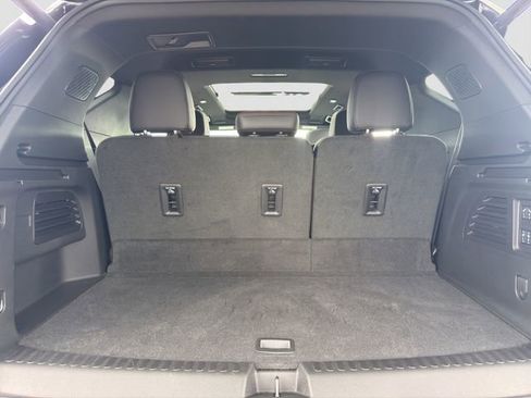 Used 2025 Chevrolet Traverse RS image 19