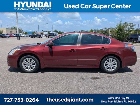 Used 2010 Nissan Altima 2.5 SL w/ SL Pkg FWD image 2
