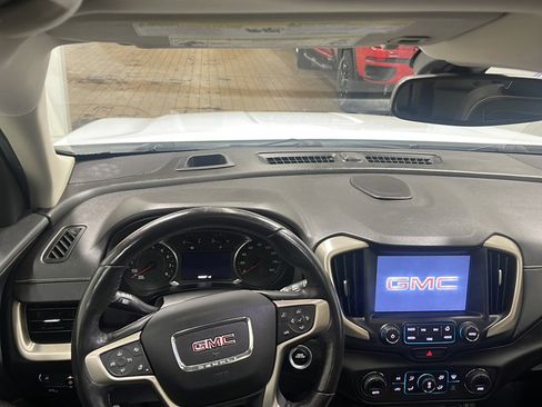 Used 2018 GMC Terrain Denali w/ Comfort Package FWD image 3