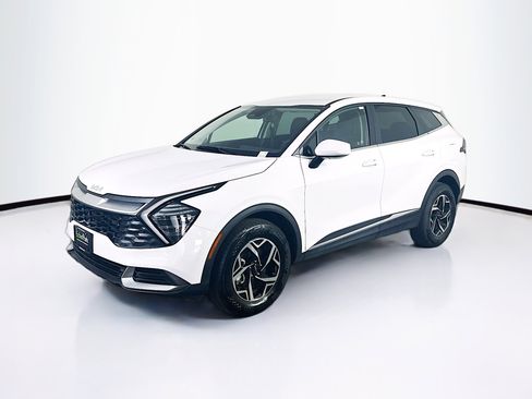 Used 2025 Kia Sportage LX image 3