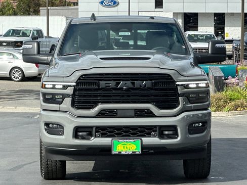 New 2026 RAM 2500 Laramie AWD/4WD image 9