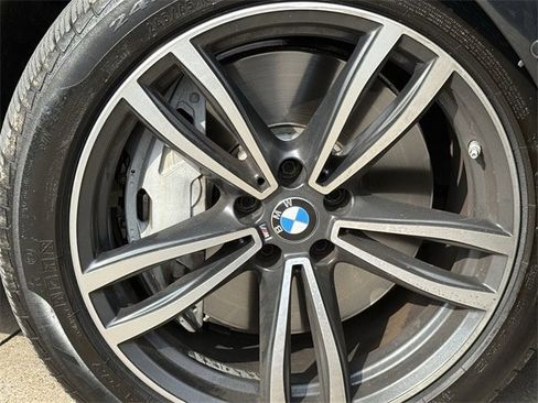 Used 2022 BMW 750i xDrive w/ M Sport Package image 11