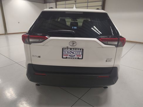 Used 2025 Toyota RAV4 XLE AWD/4WD image 12