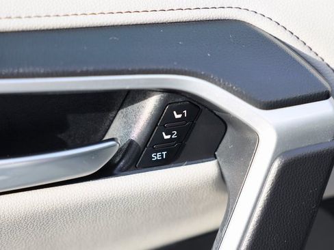 Used 2020 Toyota RAV4 Limited image 16