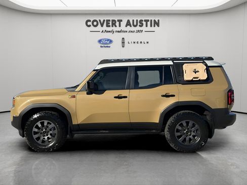 Used 2024 Toyota Land Cruiser image 2