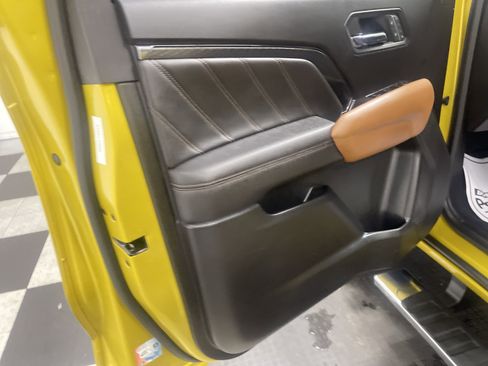 Used 2023 GMC Canyon AT4 w/ AT4 Premium Package image 10