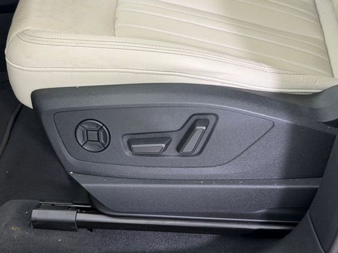 Used 2022 Audi e-tron Premium Plus w/ Premium Plus Package image 16