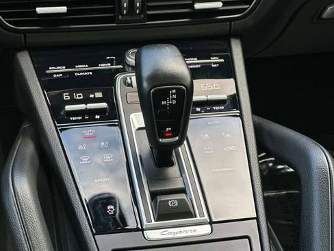 Used 2022 Porsche Cayenne Platinum Edition AWD/4WD image 4
