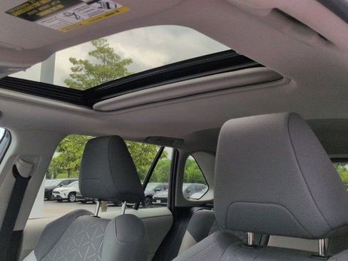Used 2022 Toyota RAV4 XLE w/ Convenience Package AWD/4WD image 9