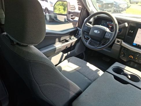 Certified 2025 Ford F250 XLT w/ Black Appearance Package AWD/4WD image 17