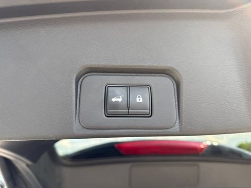 Used 2025 Nissan Rogue SV AWD/4WD image 17