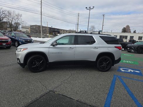 Used 2021 Chevrolet Traverse LT w/ LPO, Blackout Package image 8