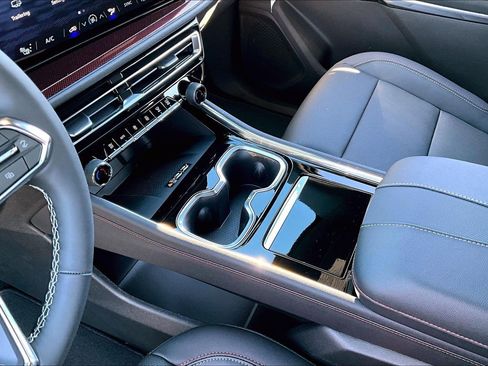 New 2026 Chevrolet Traverse Z71 w/ Driver Confidence Package image 8