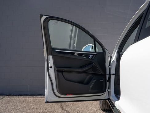 New 2026 Porsche Macan AWD/4WD image 15