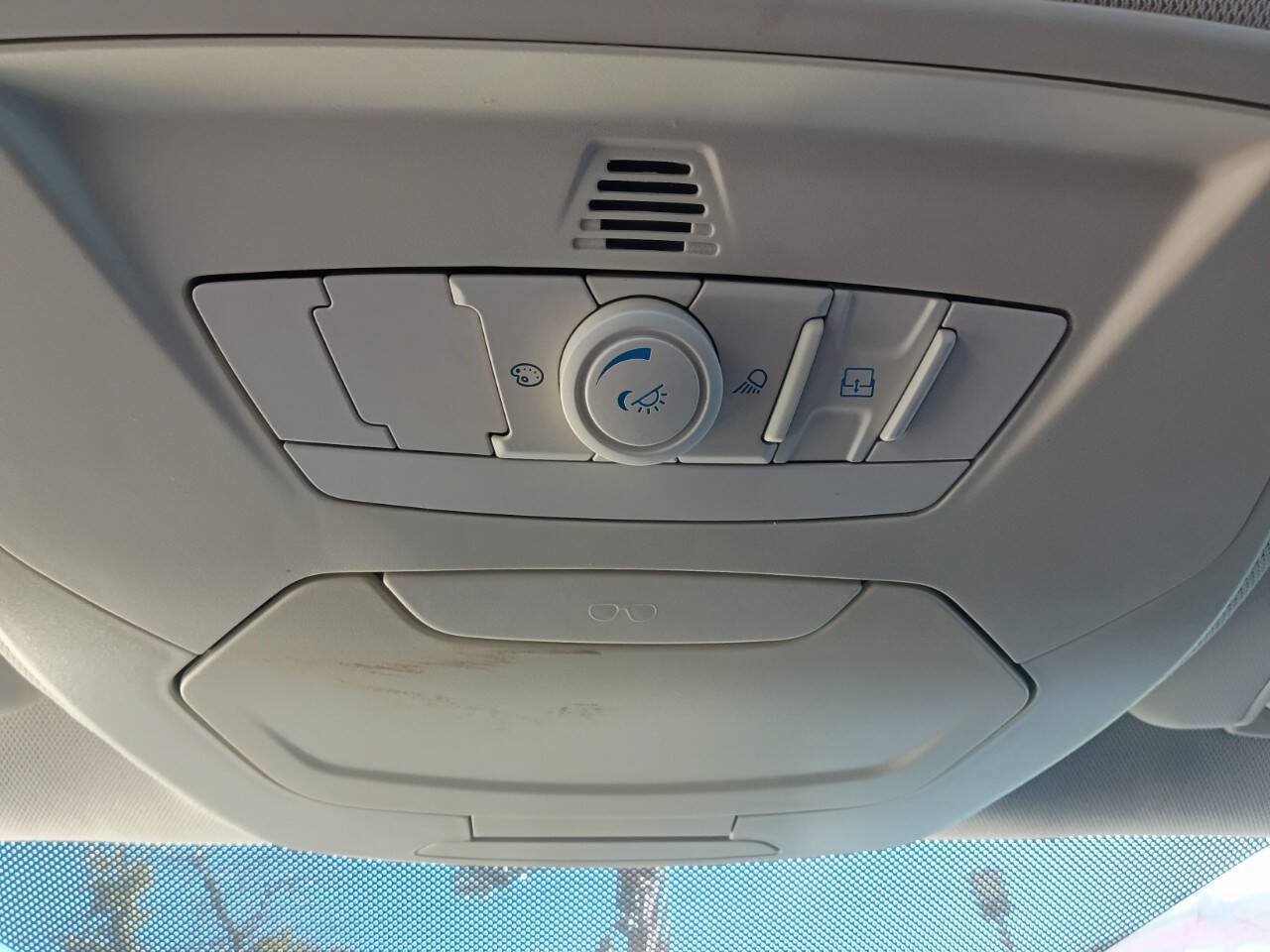 Used 2014 Ford Focus Titanium w/ Luxury Package FWD image 27