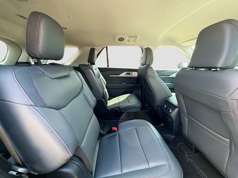 Used 2026 Ford Explorer Active w/ Active Comfort Package AWD/4WD image 29