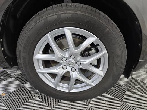 Used 2020 Volvo XC60 T5 Momentum w/ Protection Package AWD/4WD image 9