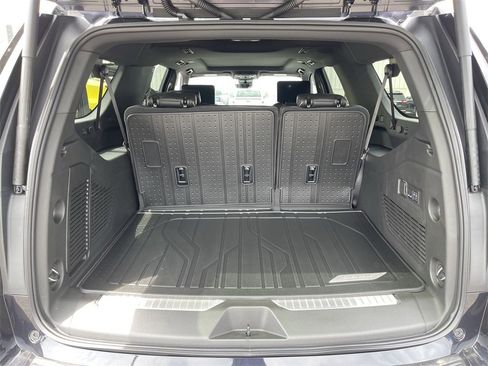 New 2025 Chevrolet Suburban Premier image 25