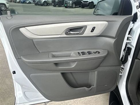 Used 2017 Chevrolet Traverse LT image 23