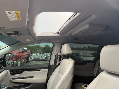 Used 2024 Honda Odyssey Touring image 7
