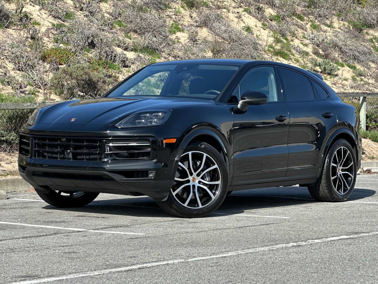 Certified 2025 Porsche Cayenne Coupe AWD/4WD image 1