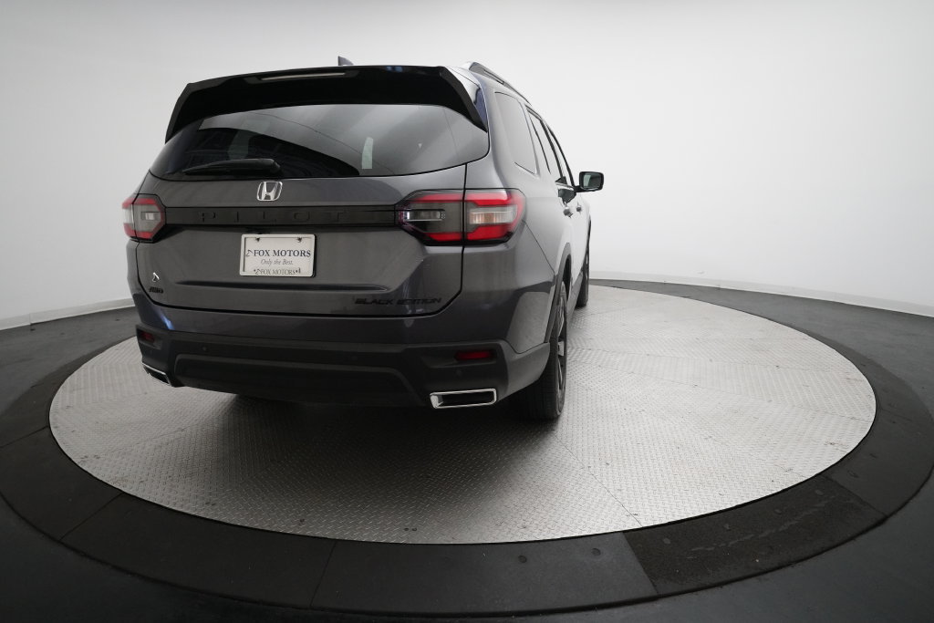 Used 2025 Honda Pilot Black Edition image 13