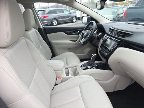 Used 2022 Nissan Rogue Sport SL w/ Premium Package image 9