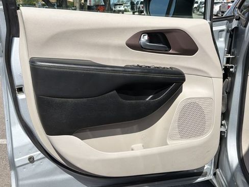 Used 2023 Chrysler Voyager LX image 13